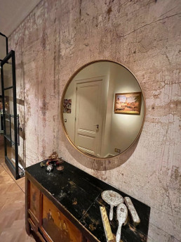 Handgemaakte stalen spiegel rond, brons | Appartement Groningen