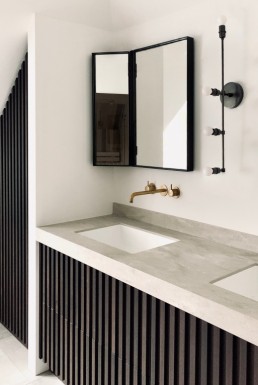 Frontstaal stalen spiegels met luik | Studio Paradis | villa Hilversum