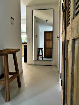 Frontstaal XL zwarte stalen spiegel met open onderkant | Oud-Turnhout (BE)